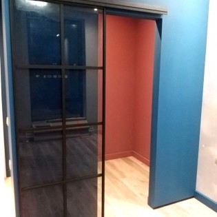 Межкомнатная подвесная дверь-перегородка с прозрачными стёклами Графит