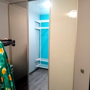 Откатные двери в гардеробную комнату