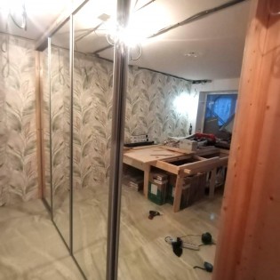 Зеркальные двери-купе в профиле SLIM