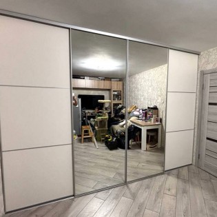 Откатные двери во встроенный шкаф