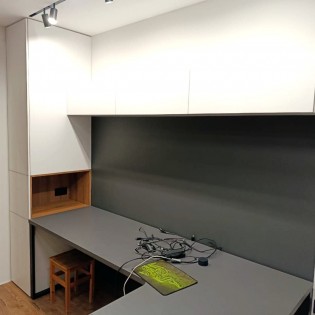 Рабочее место на заказ с пеналом и полками