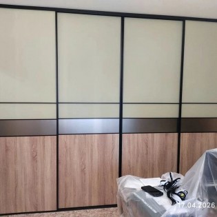 Откатные двери в профиле Aristo Slim Max с комбинированным наполнением