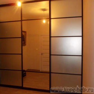 3-дверный шкаф с матовым стеклом и зеркалом на Большом Смоленском