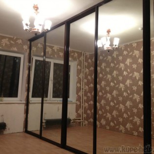 Зеркальные двери-купе в квартире на ул. Героев д.24 к.2