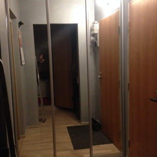 Зеркальные двери-купе в квартире на ул. Карпинского