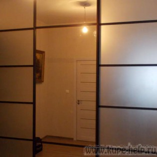 3-дверный шкаф с матовым стеклом и зеркалом на Большом Смоленском